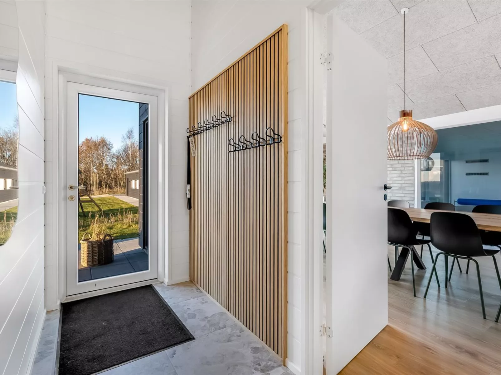 "Hana" - 800m from the sea-Inside