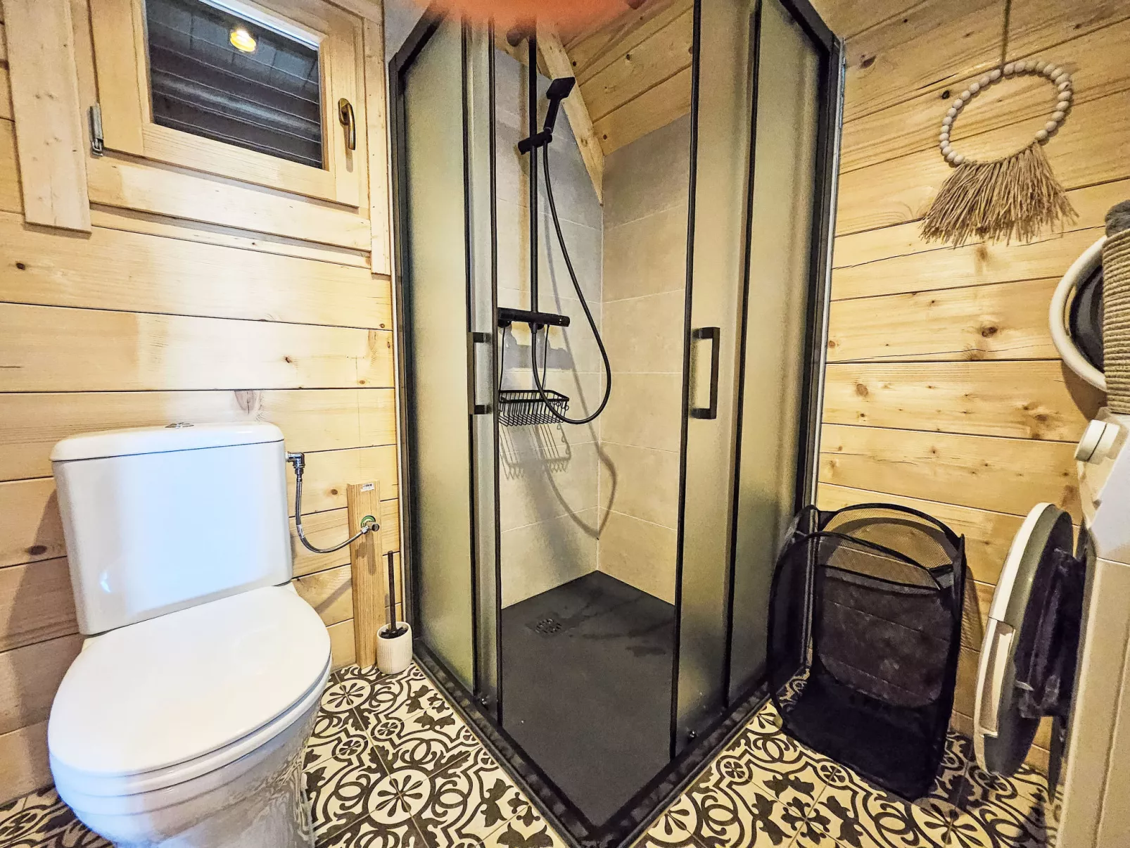 Tomina Koliba Lika-Dedans