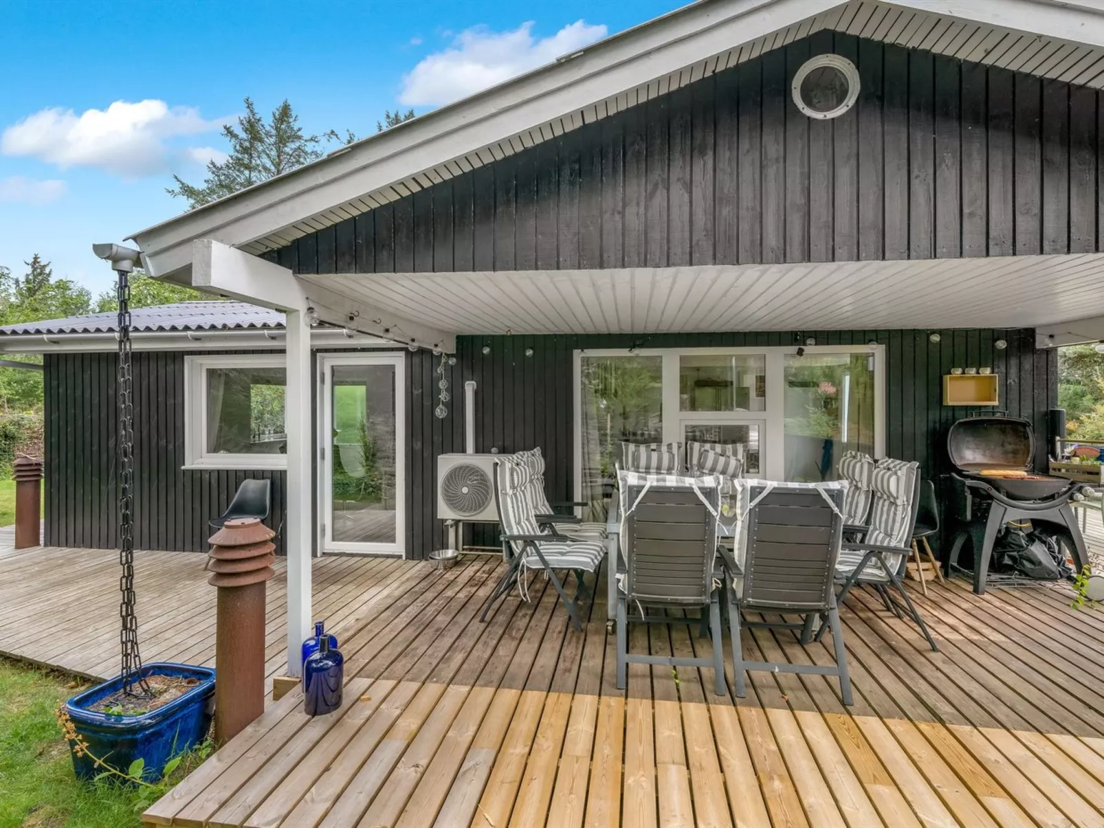 "Tiina" - 500m to the fjord-Outside