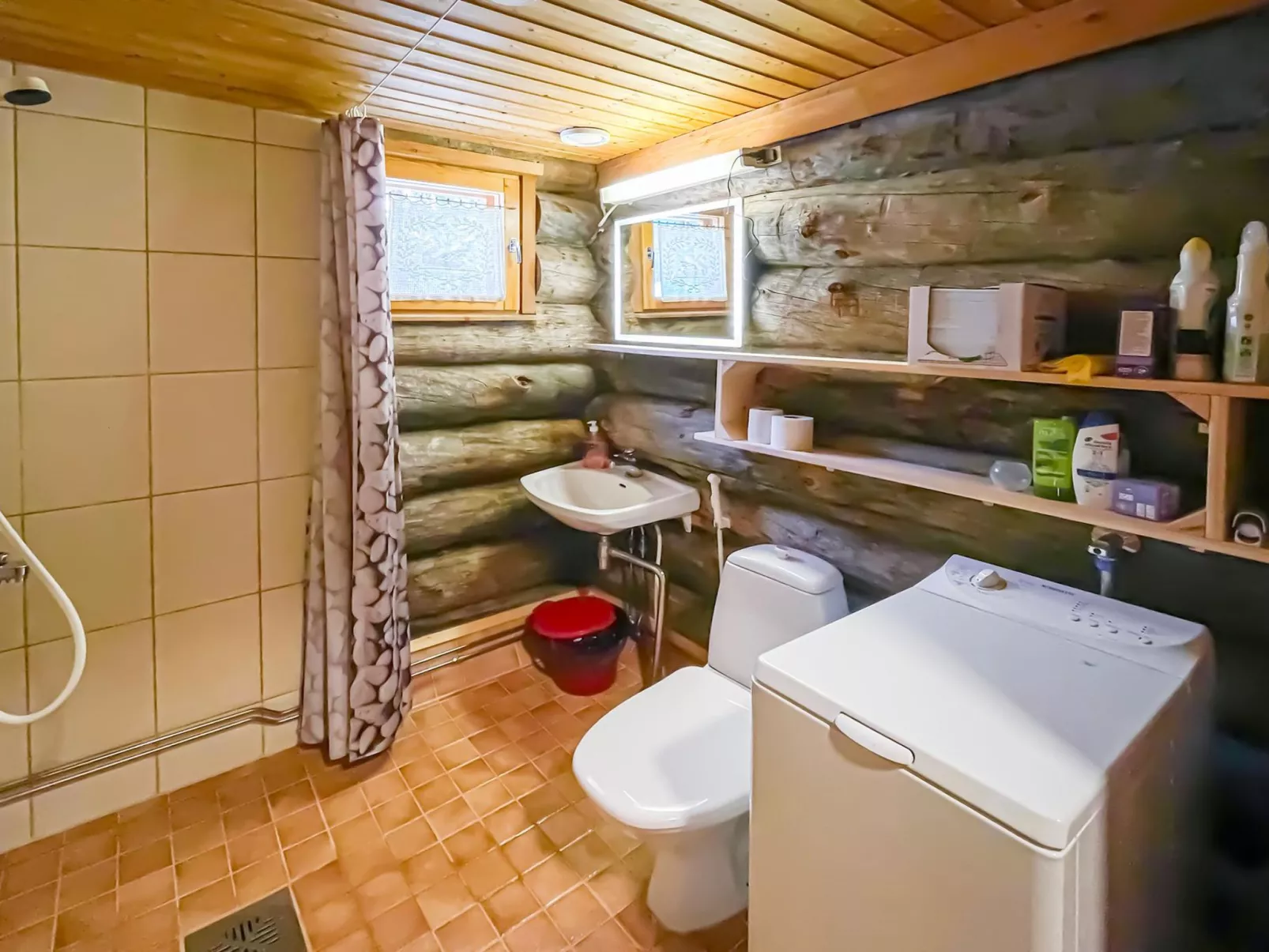 Ylläsrivit c 8 / villa änkyrä - Drinnen