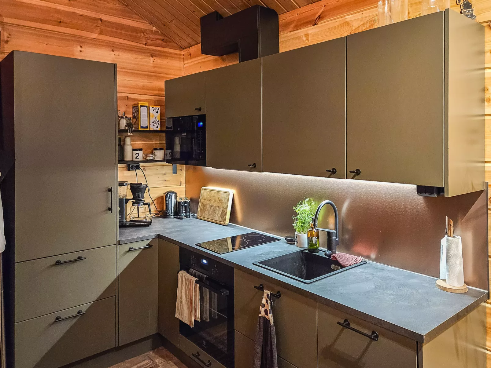 Rovarakka 1 b-Inside