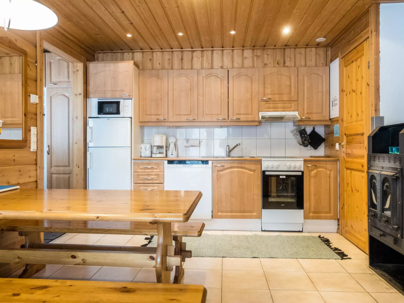 Hirvas levi 2-Inside