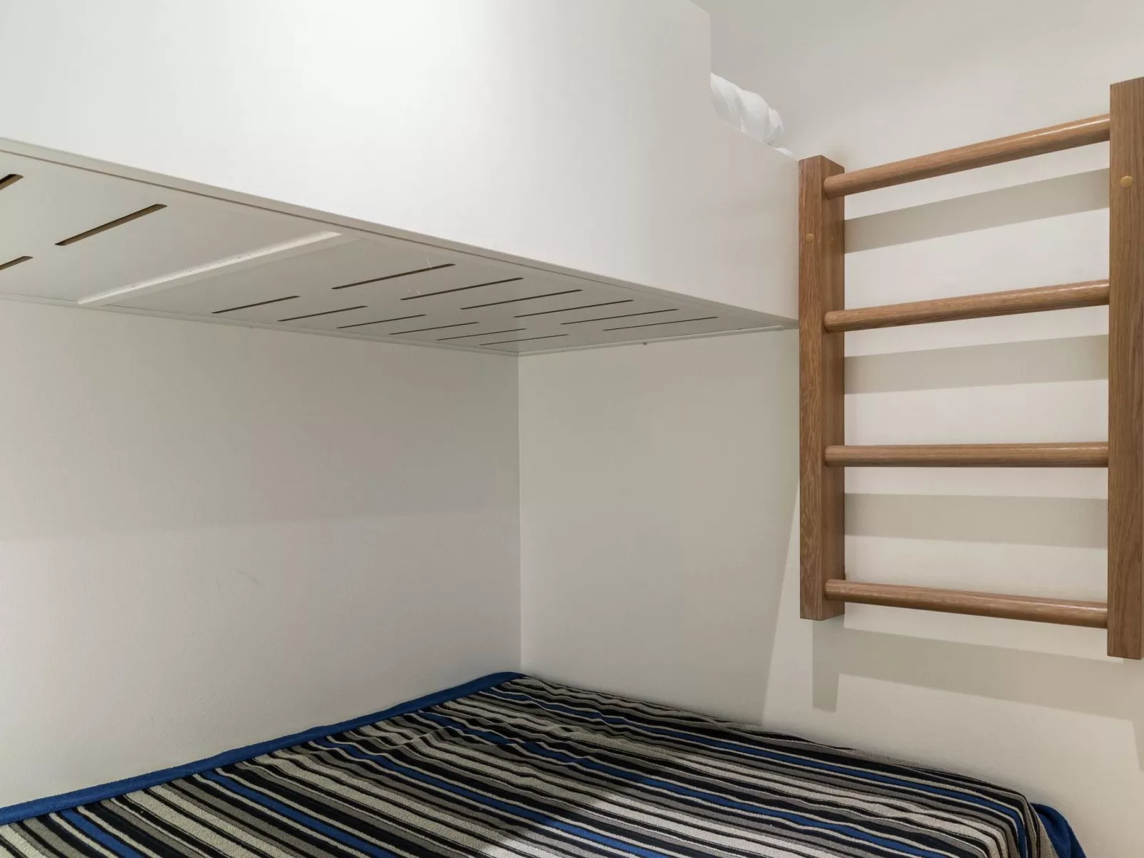 Nordic chalet 9408-Inside