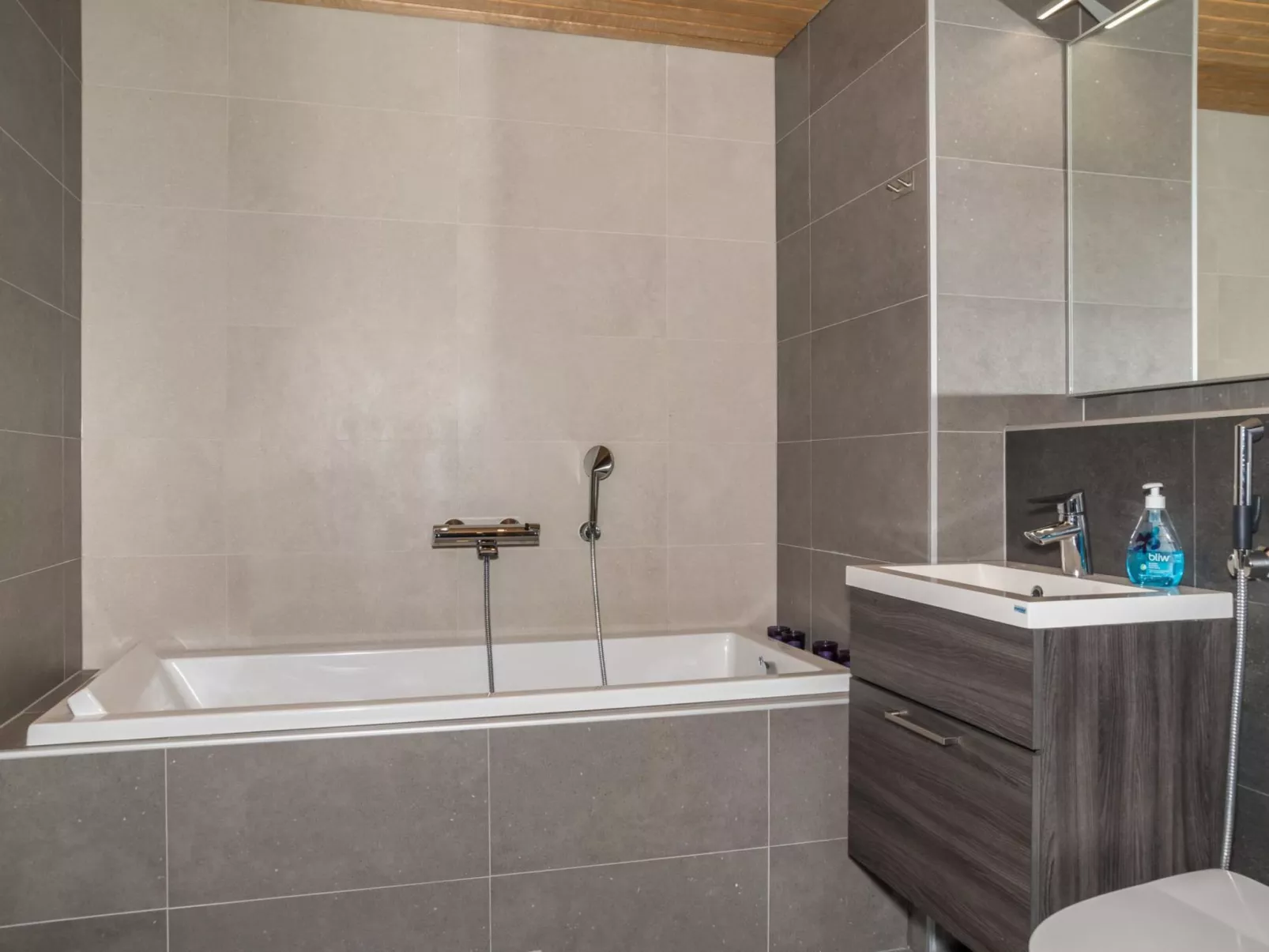 Levi hillside-Drinnen