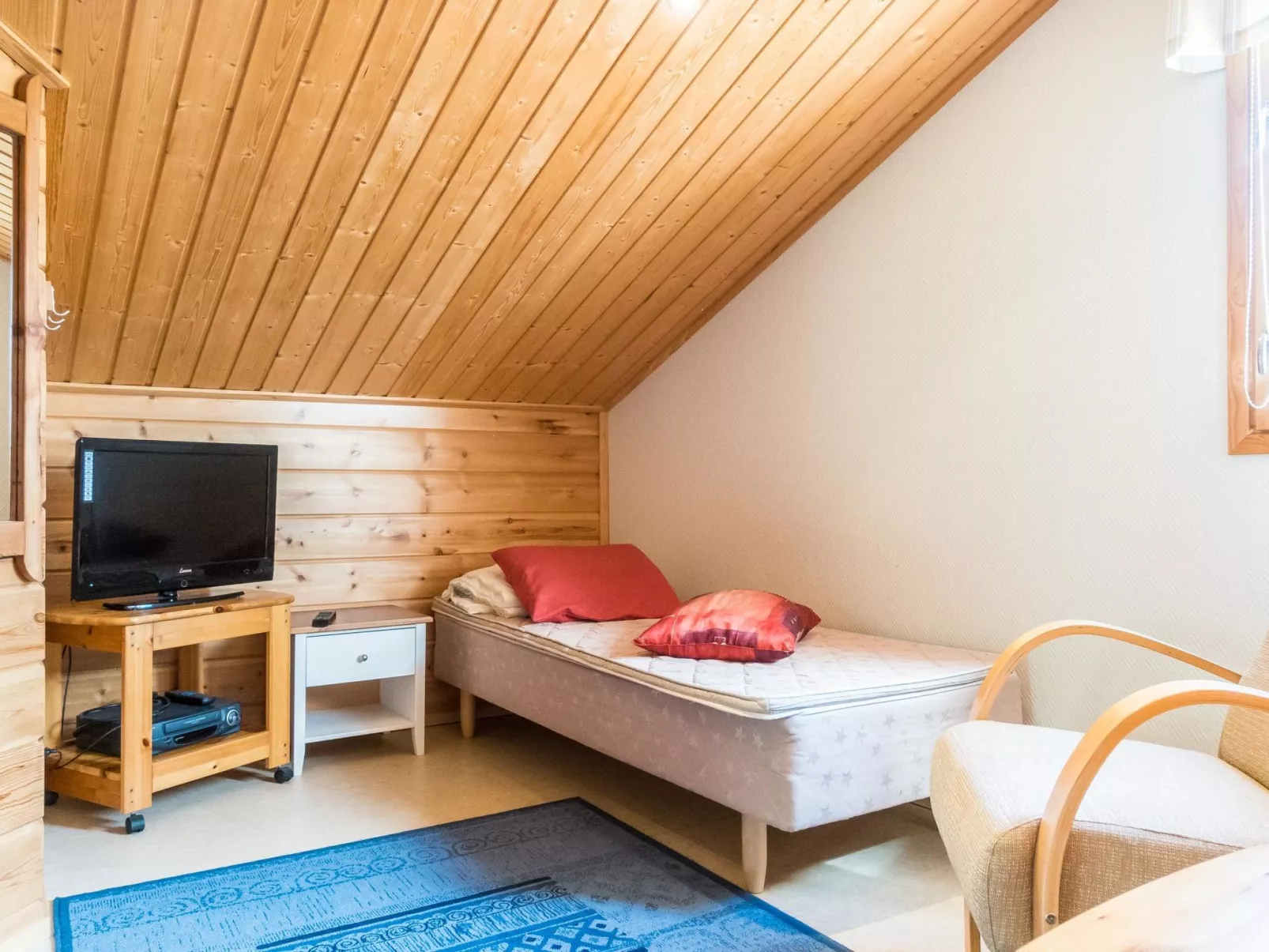 Lauri 4 pieni-Dedans