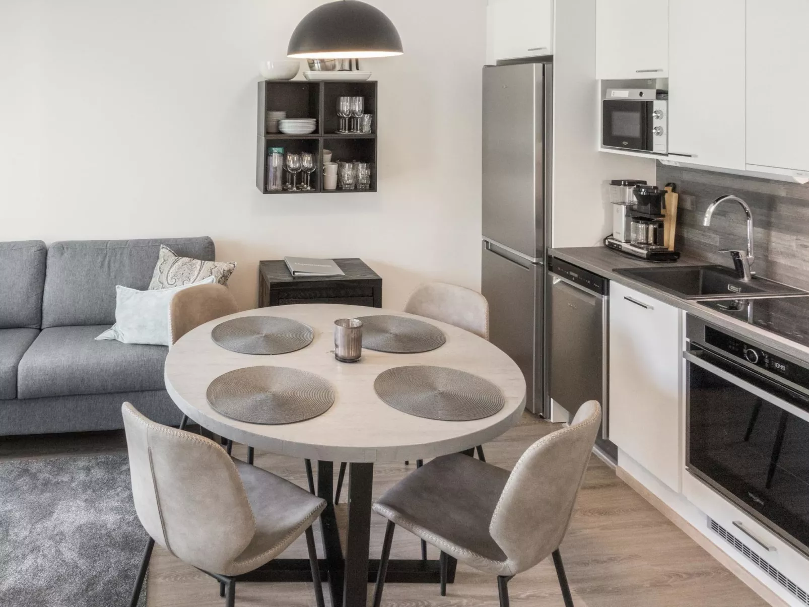 Tievan aurinkorinne dina-Dedans