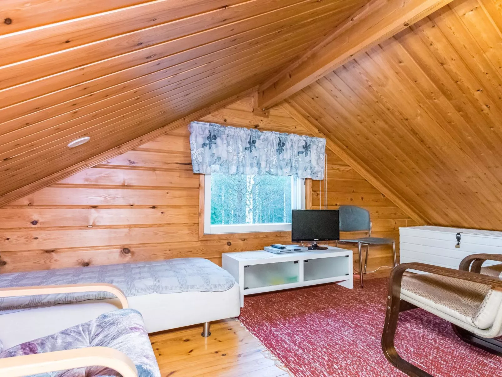 Pyhä-vuonelo-Inside