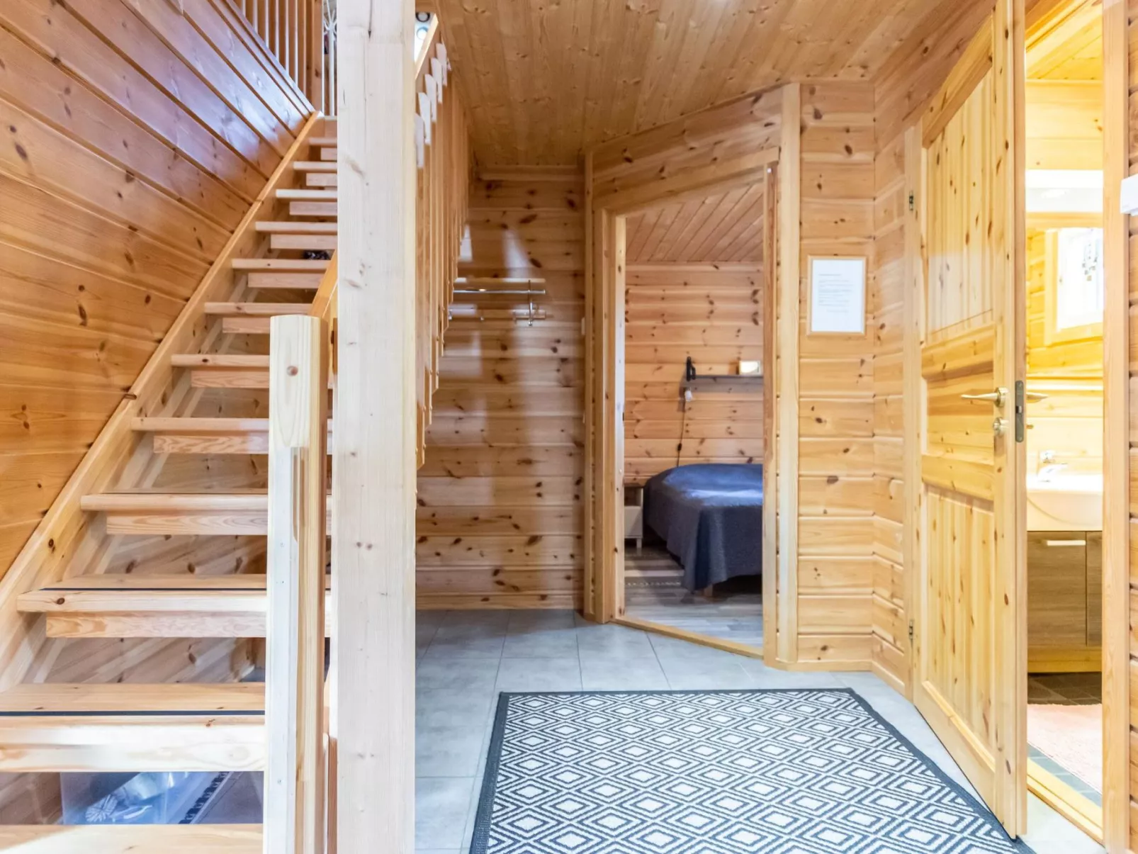 Tunturikettu-Drinnen