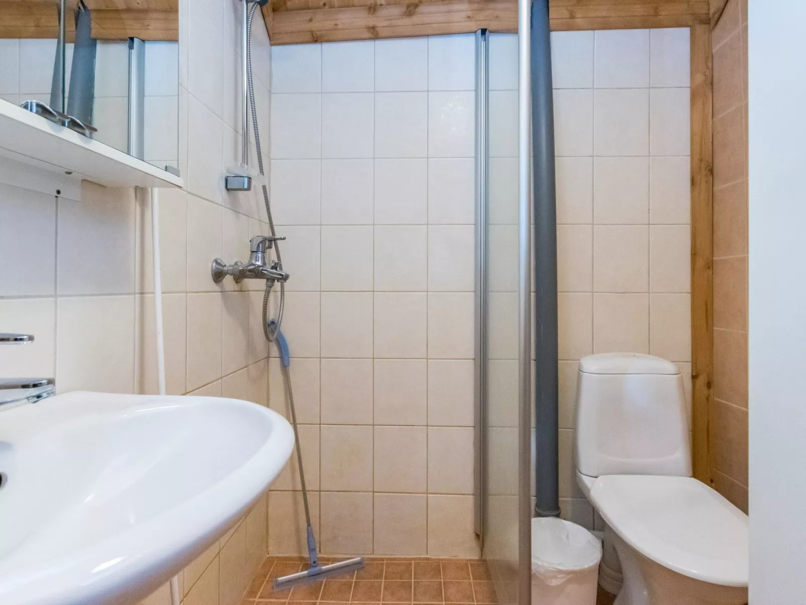 Kuukkelin tupa 2-Dedans