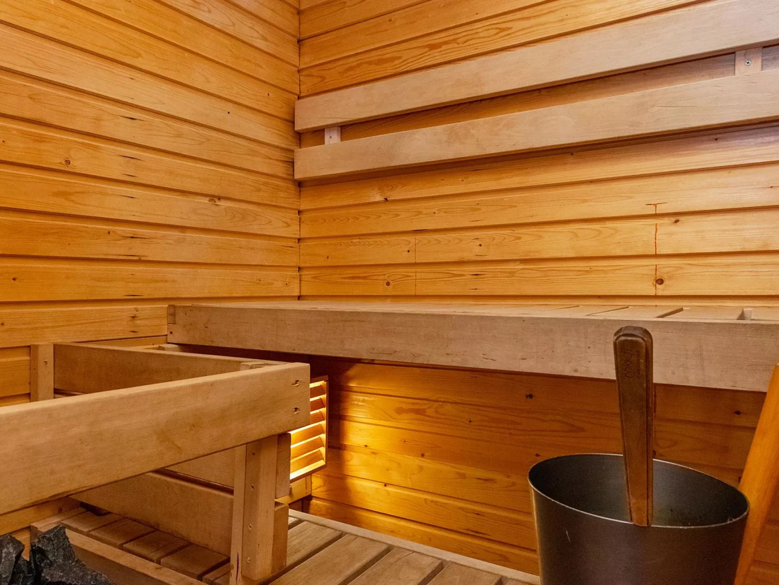 Metsänpirtti 1-Drinnen