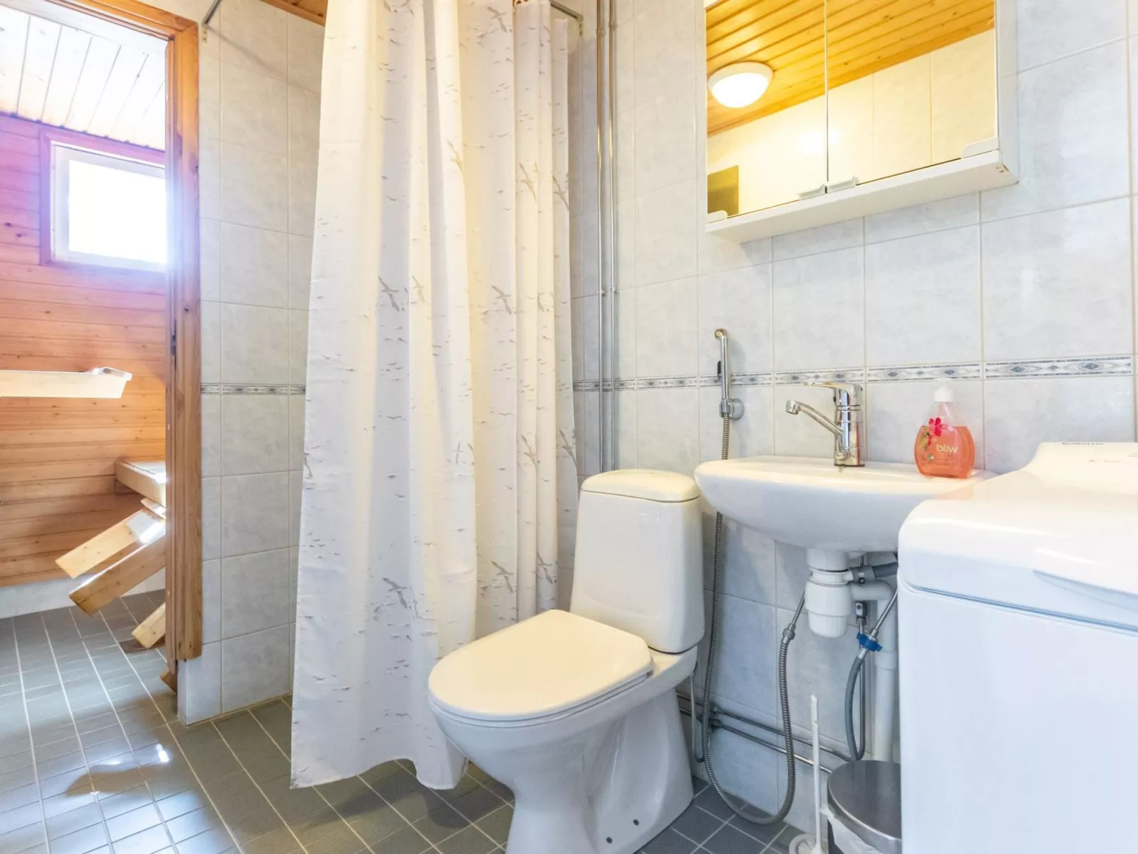 Outapailakka j 9 - Drinnen