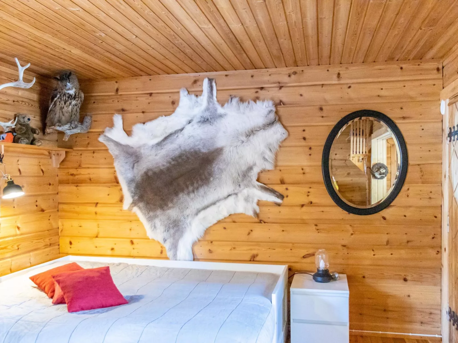 Pyhä pikkukarhu-Inside