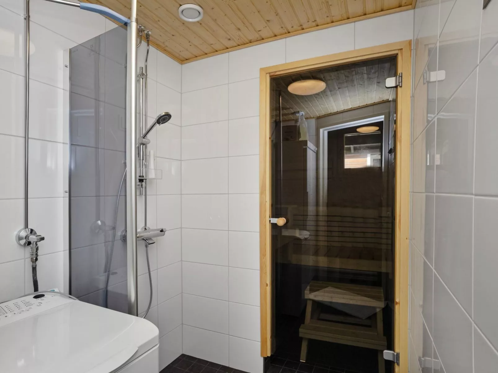 Leviraitti 4 a 4-Drinnen