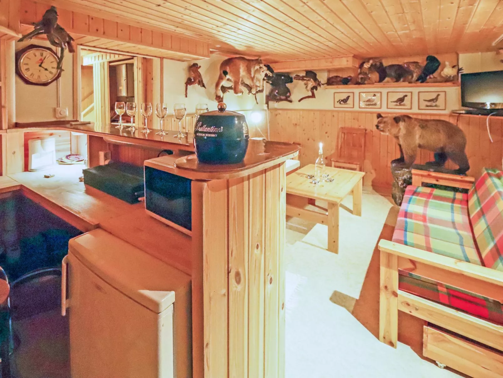 Lövgårdenin lohimaja-Inside