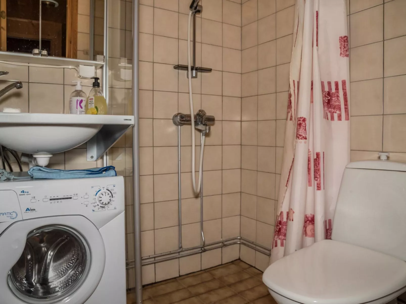 Ylläskarpalo 3 päätyhuoneisto-Drinnen