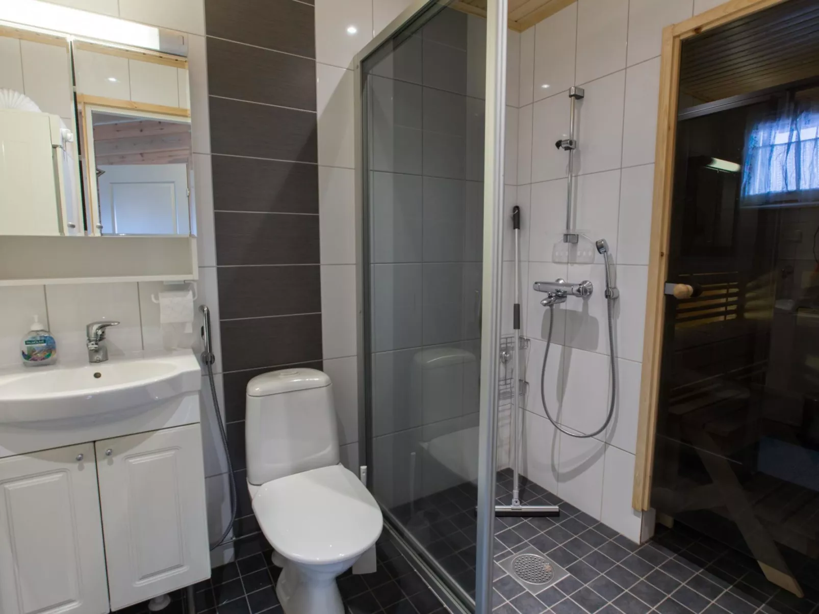 Hil-lak-ka 4-Drinnen