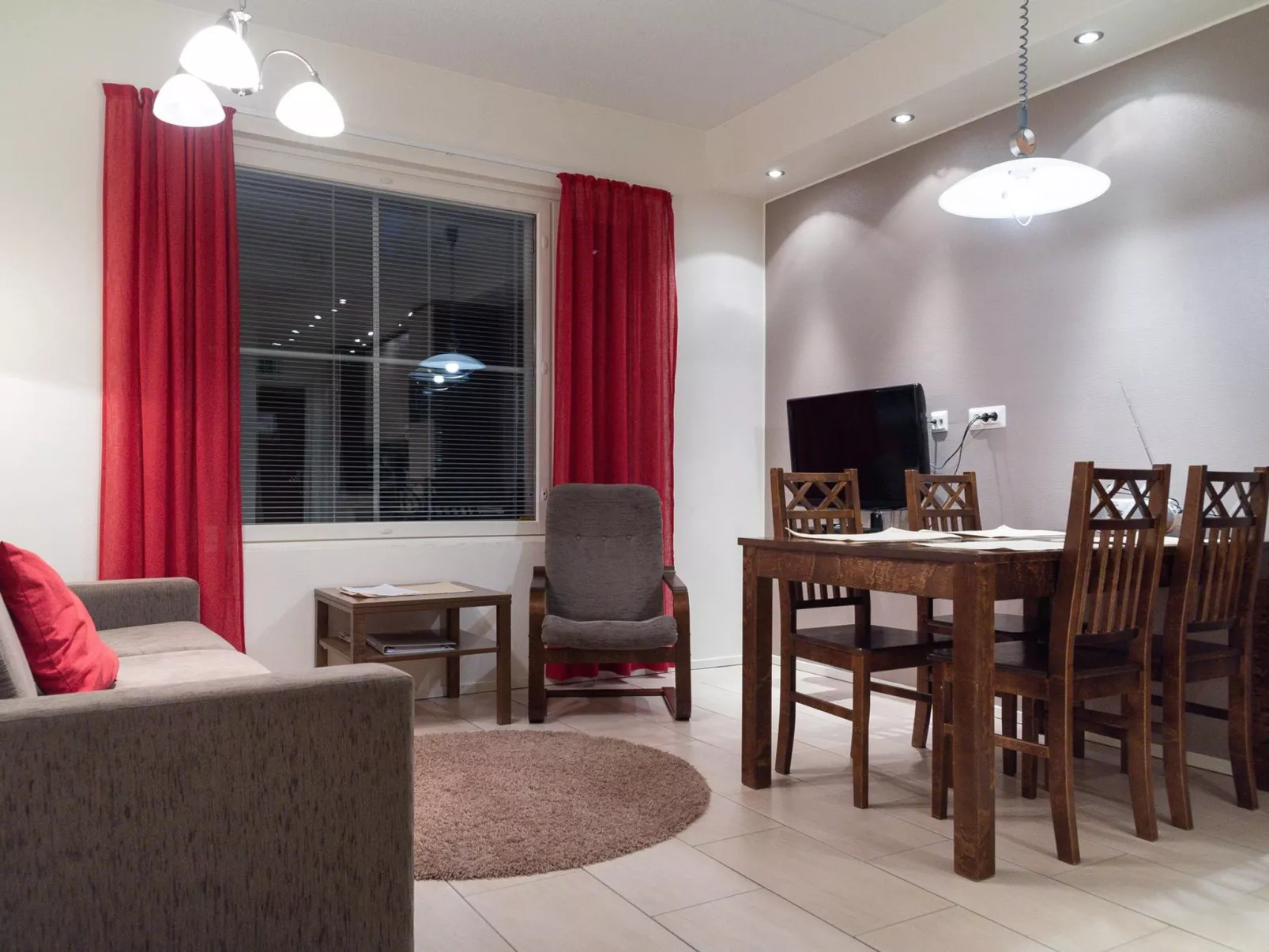 Yllästar 3 as 502-Dedans