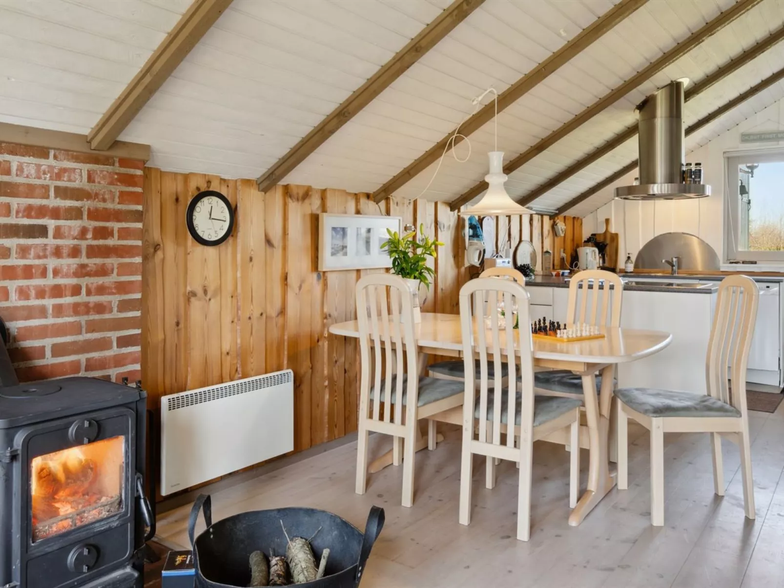 "Bernadine" - 400m from the sea-Inside