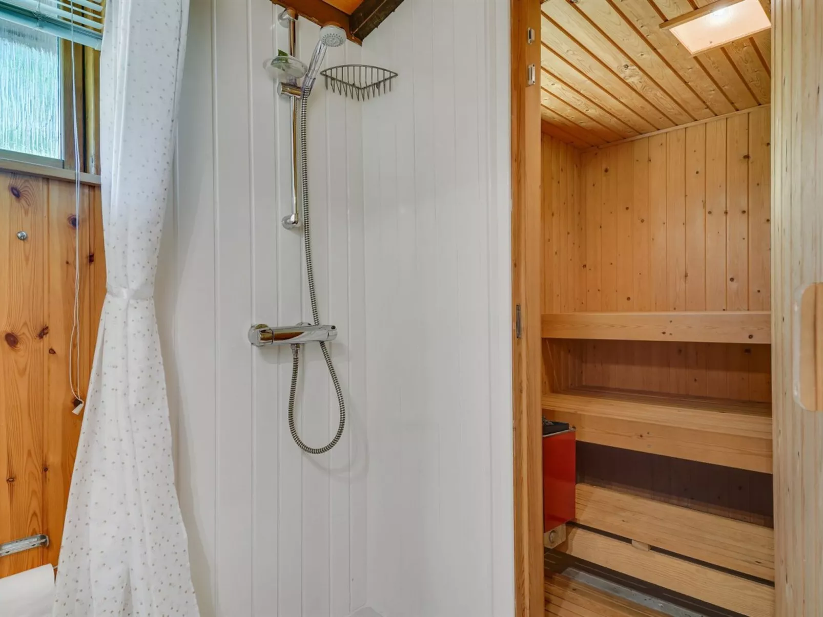 "Kaarle" - 400m to the fjord-Dedans