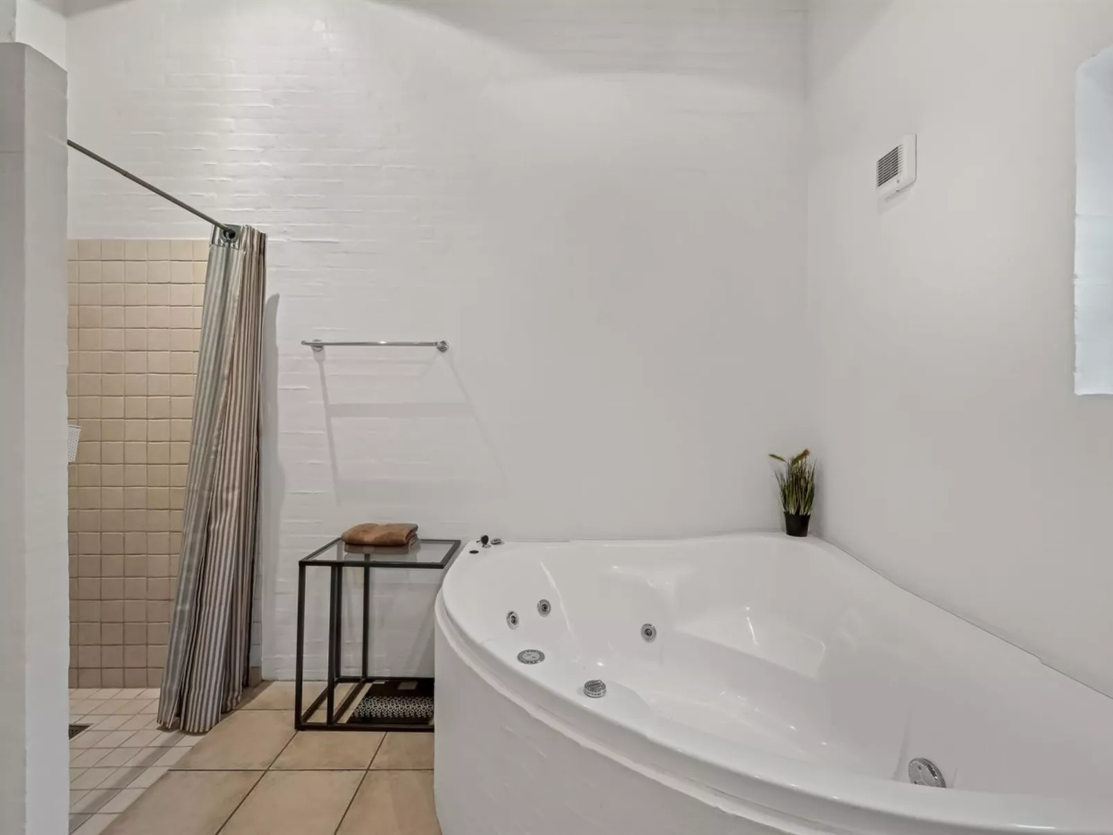 "Takenya" - 350m to the fjord-Inside