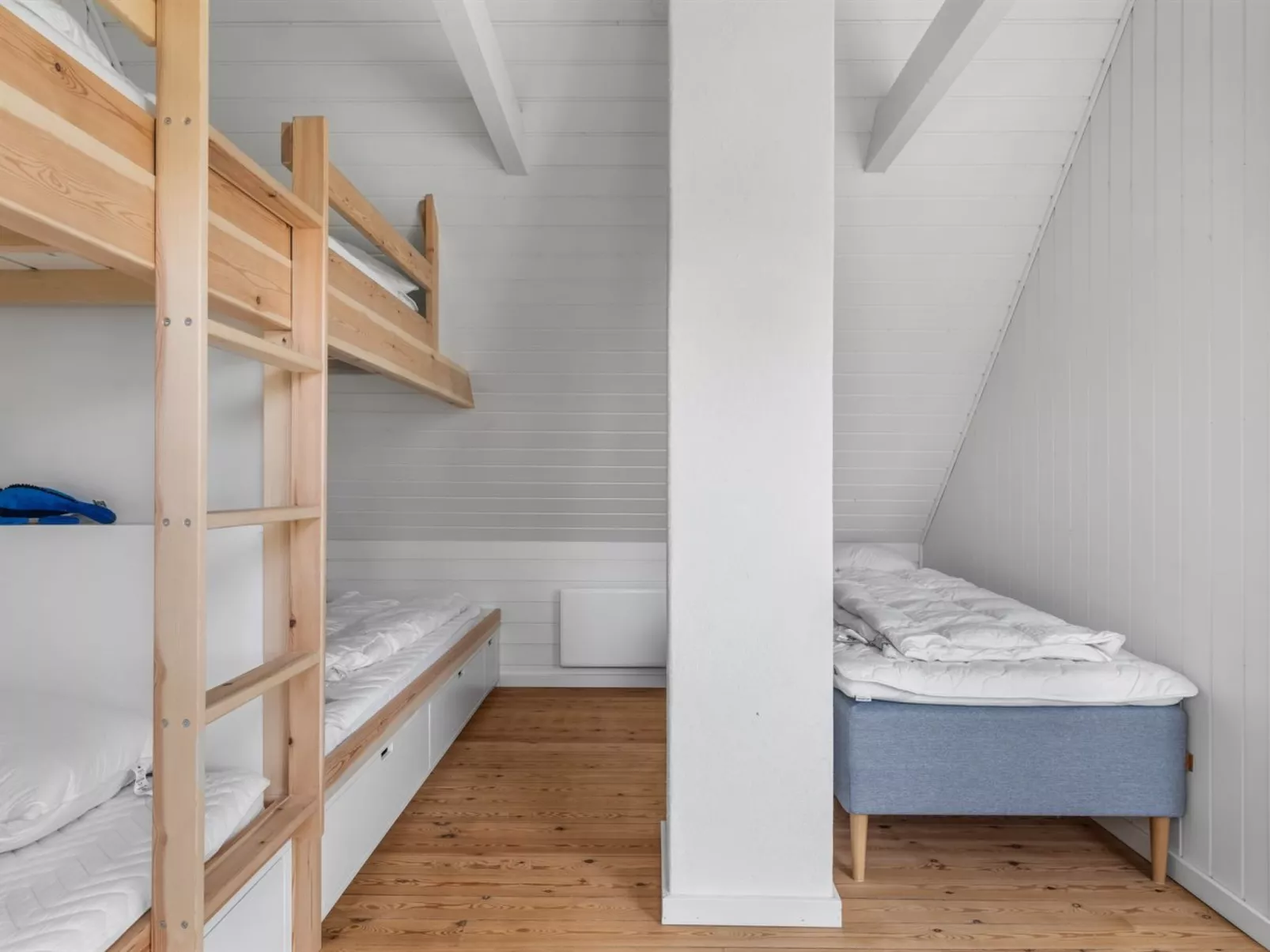 "Gravers" - 150m from the sea-Inside