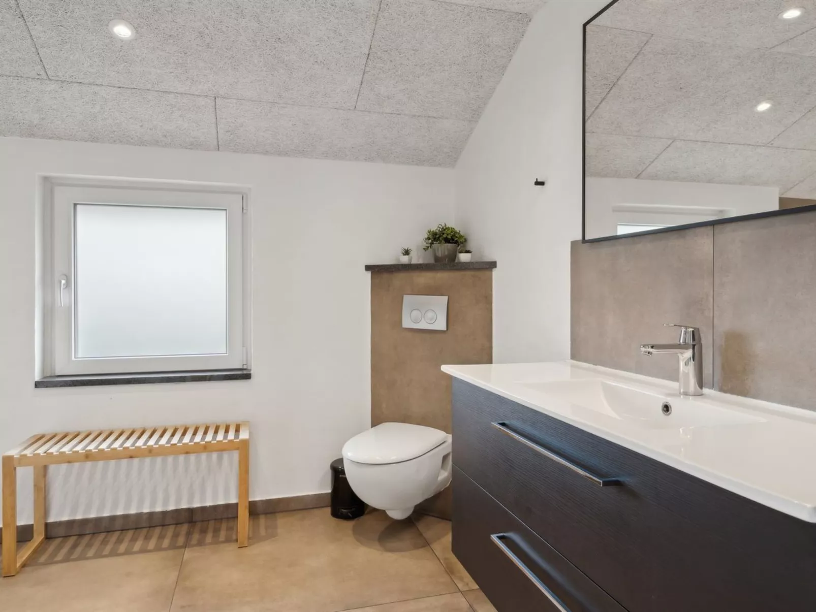 "Akira" - 250m from the sea-Inside