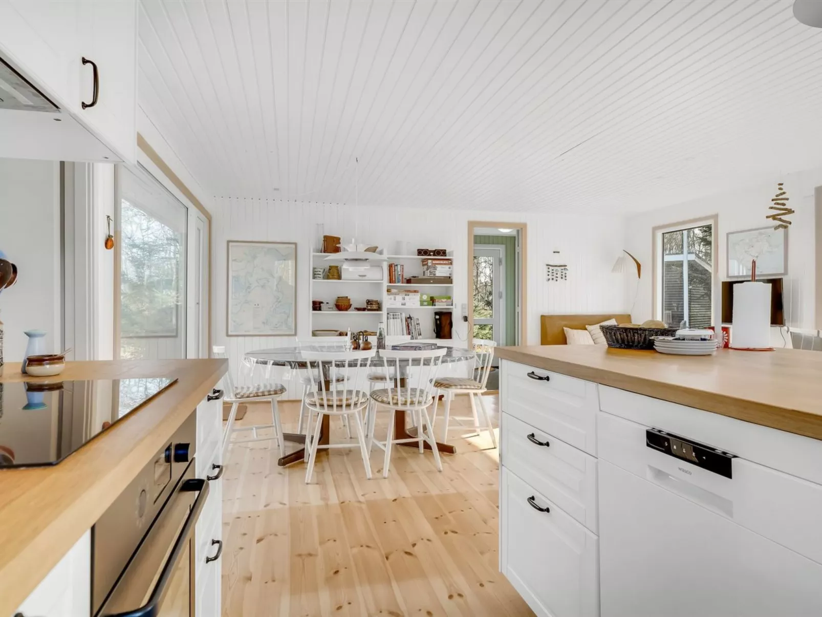 "Elisabete" - 200m to the fjord-Inside