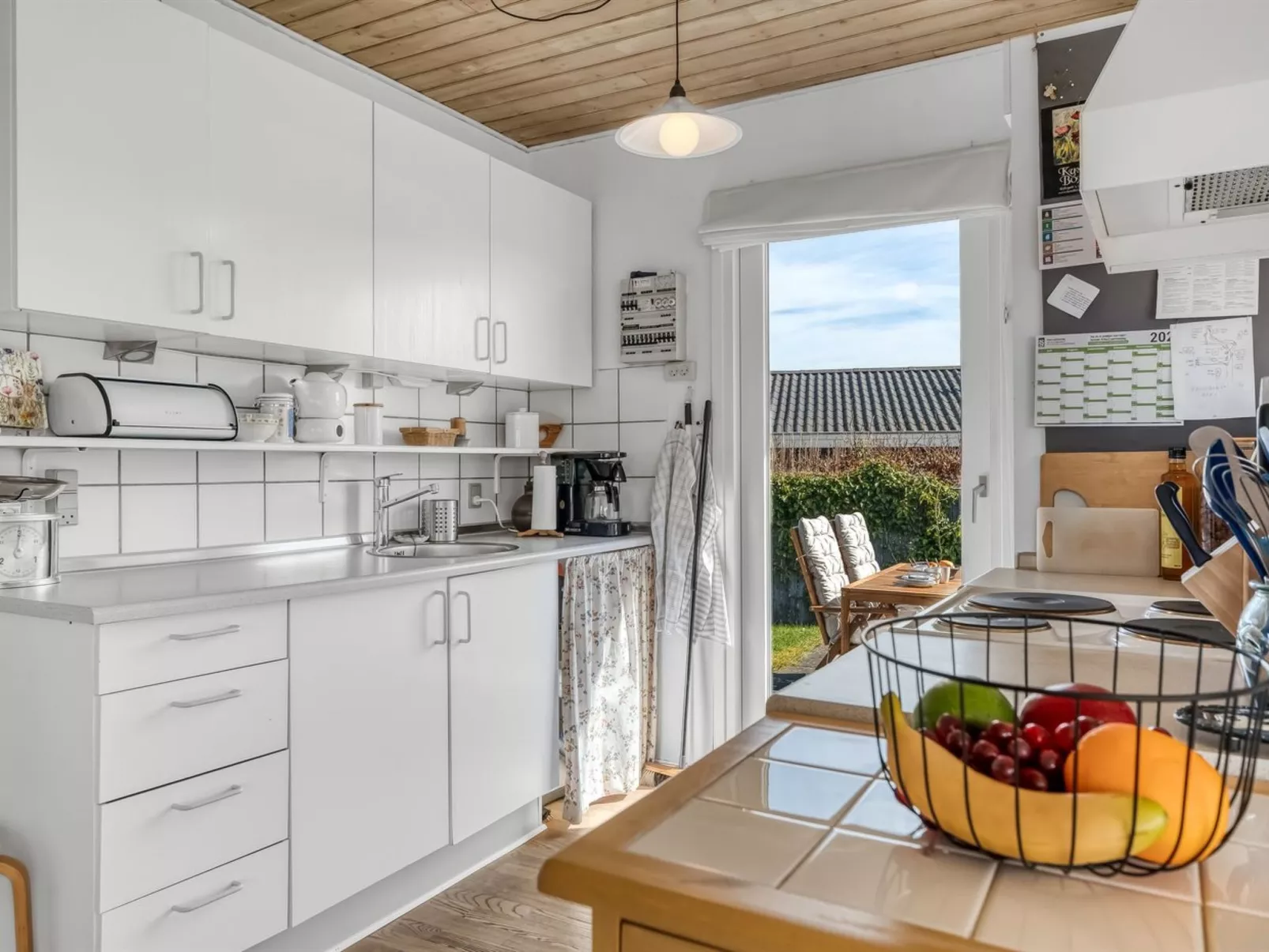 "Bara" -  from the sea-Drinnen