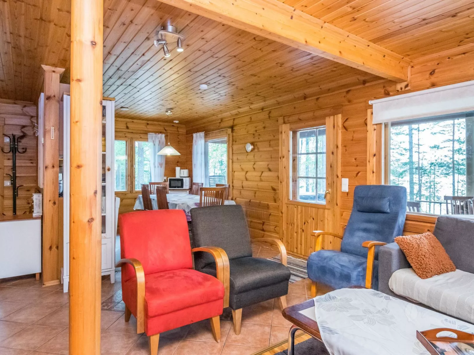 Metsola / huilinpaikka-Dedans