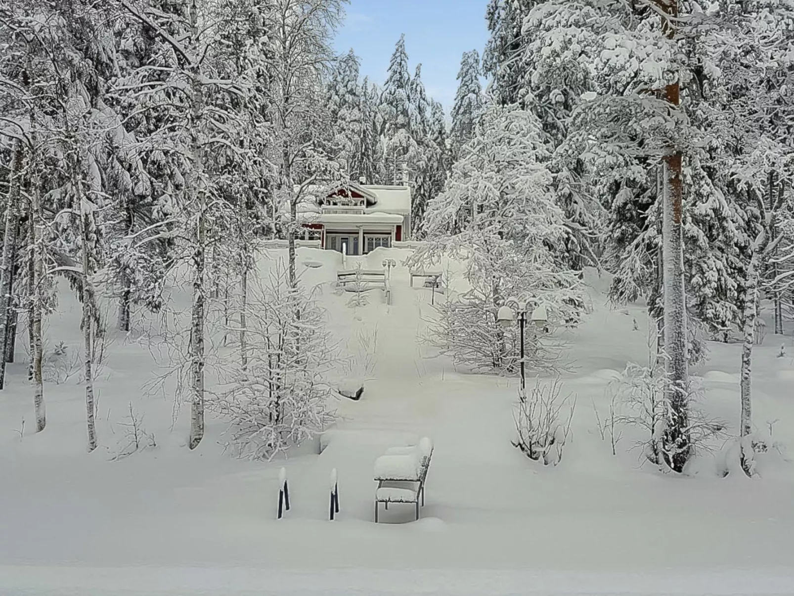 Villa kukkula-Drinnen