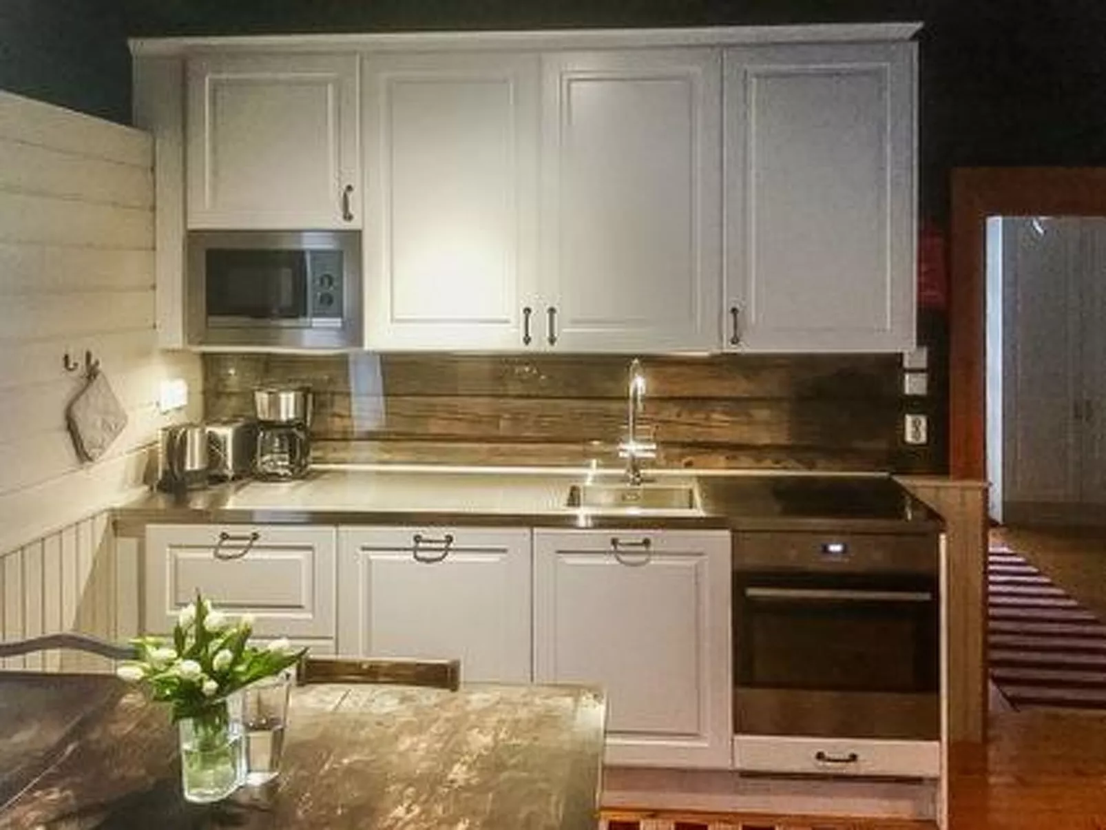 Virtaan väentupa-Drinnen