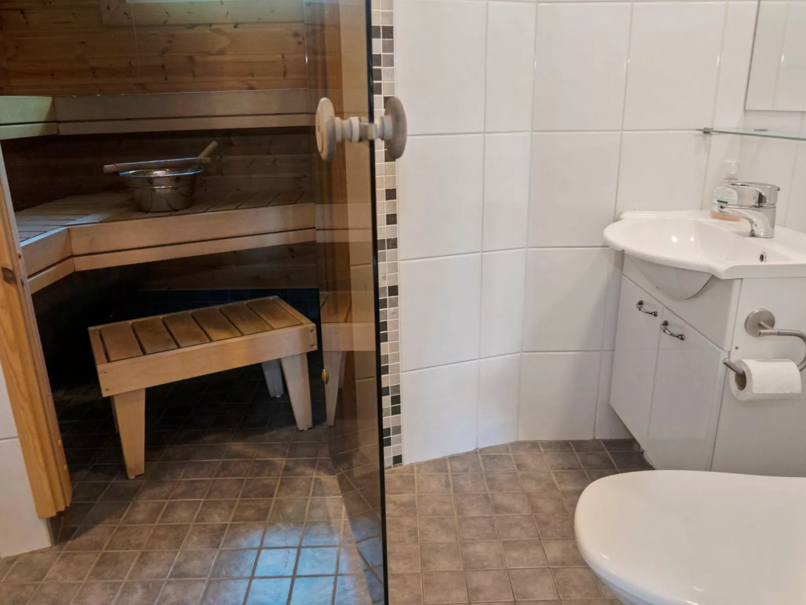 Ruka snow and sun 4-Inside