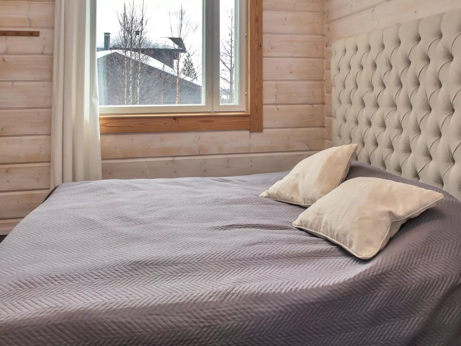 Saaruan aurinko-Dedans