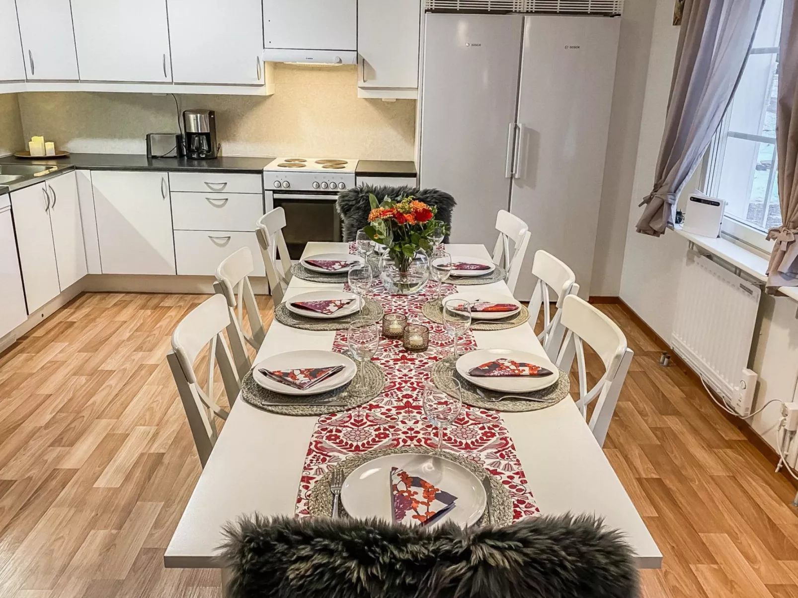 Iso-karpalo a-Dedans