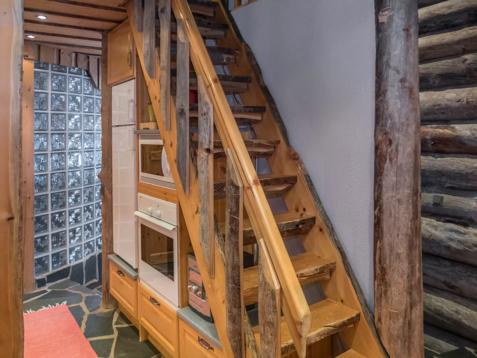 Kulta-vuosseli a-Drinnen