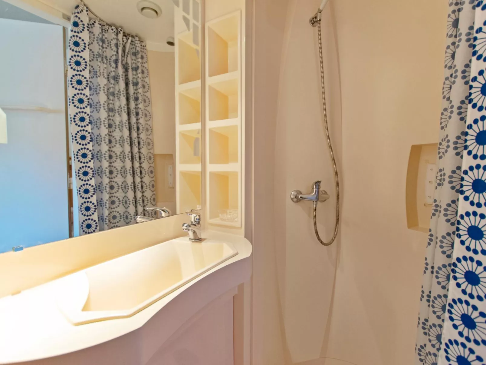 Vuosselin helmi c25-Dedans