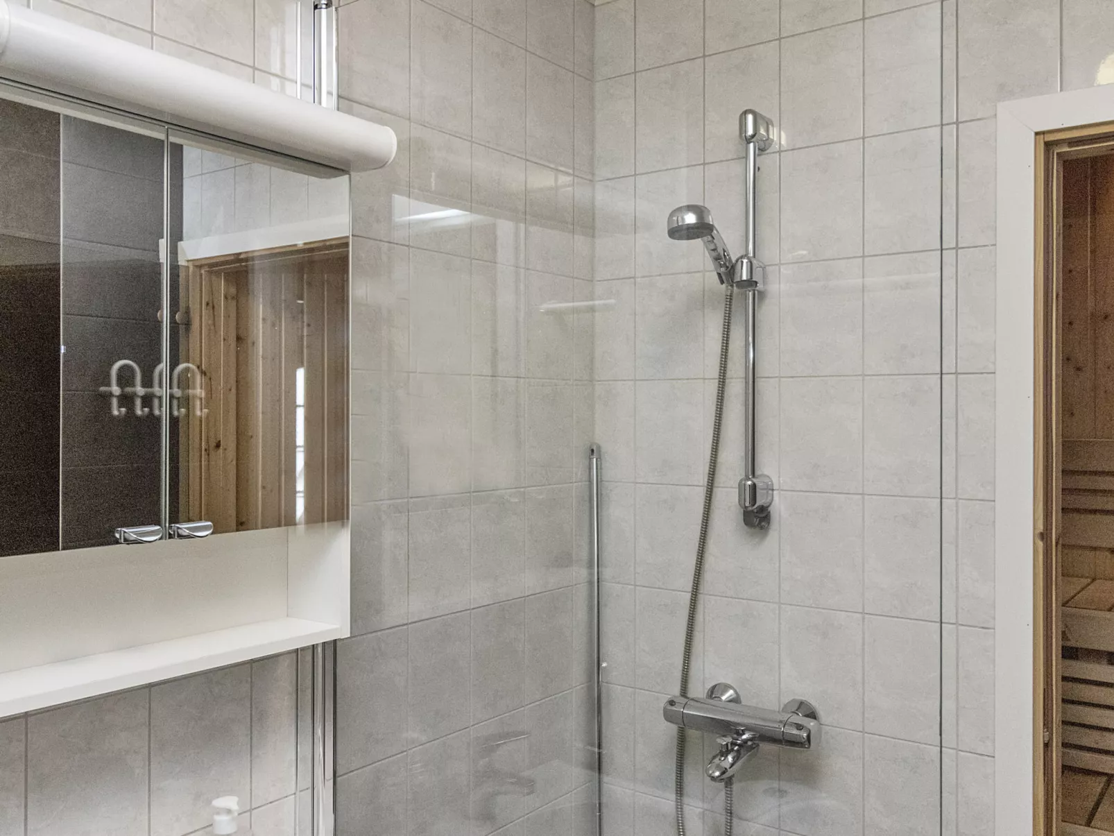 Karitahko a 3-Dedans