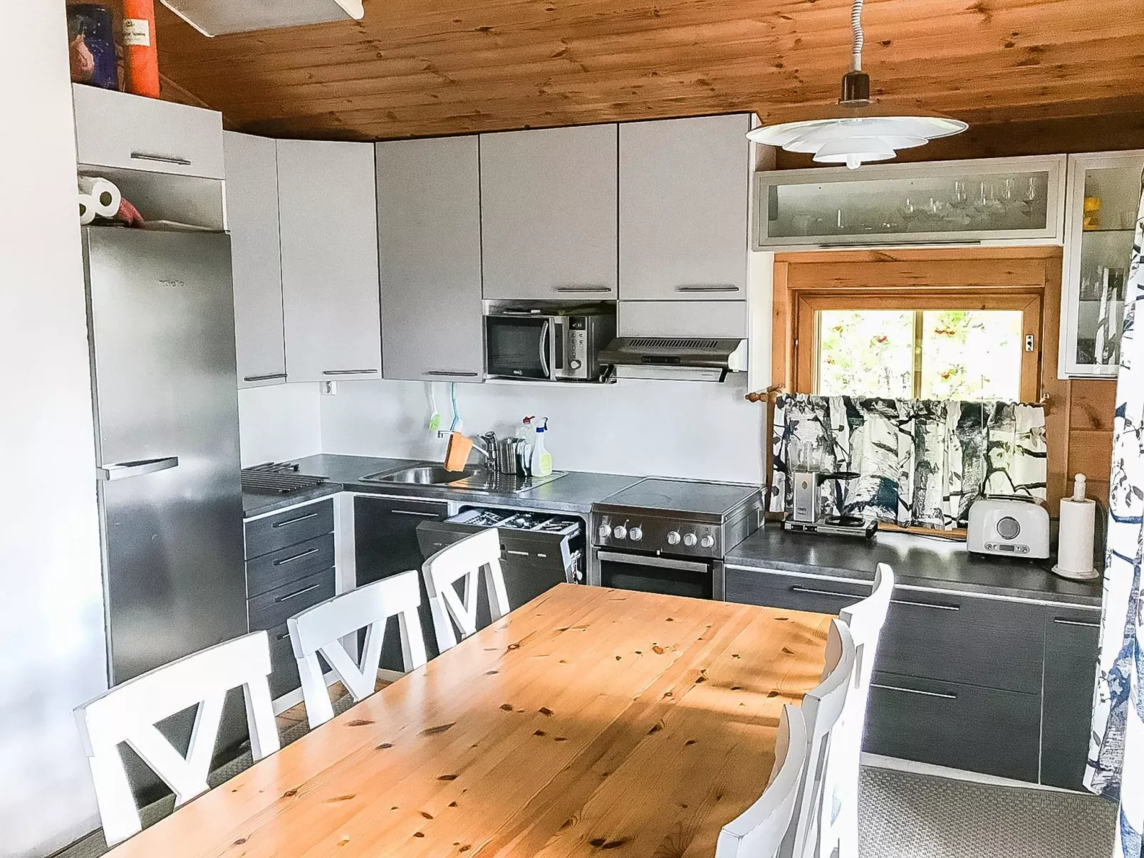 Hyrynpirtti mökki-Dedans