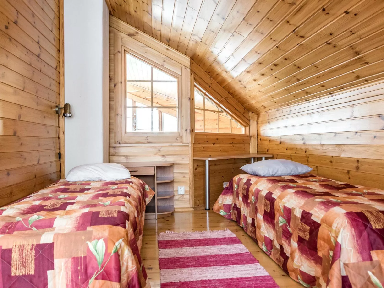 Aurinkoinen hirsimökki-Dedans