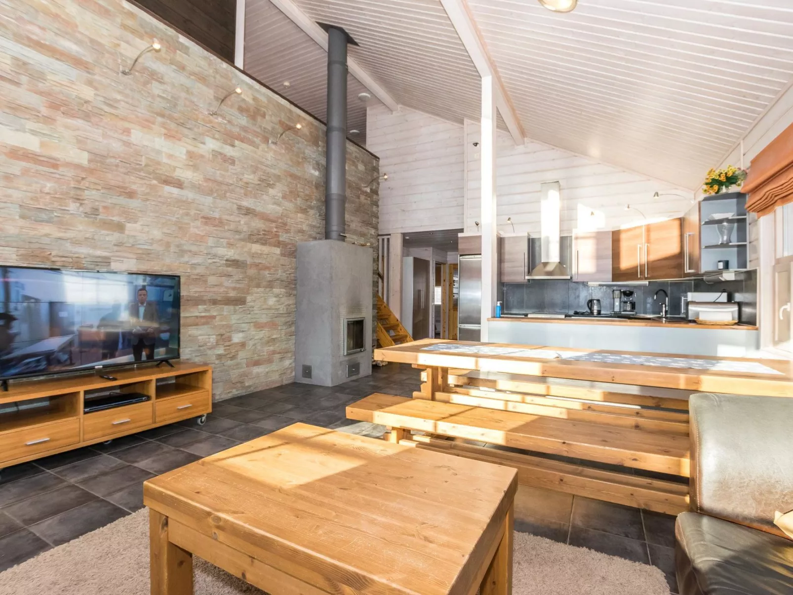 Aurinko-saaga 4 paritalo-Dedans