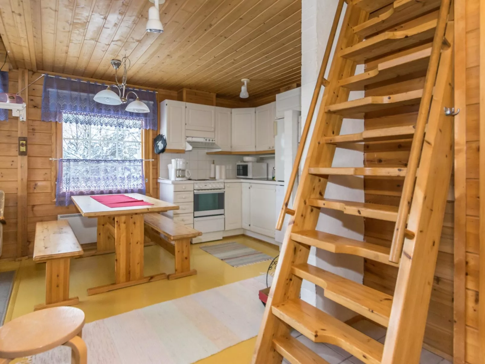 Lomaluola 5a paritalo-Dedans