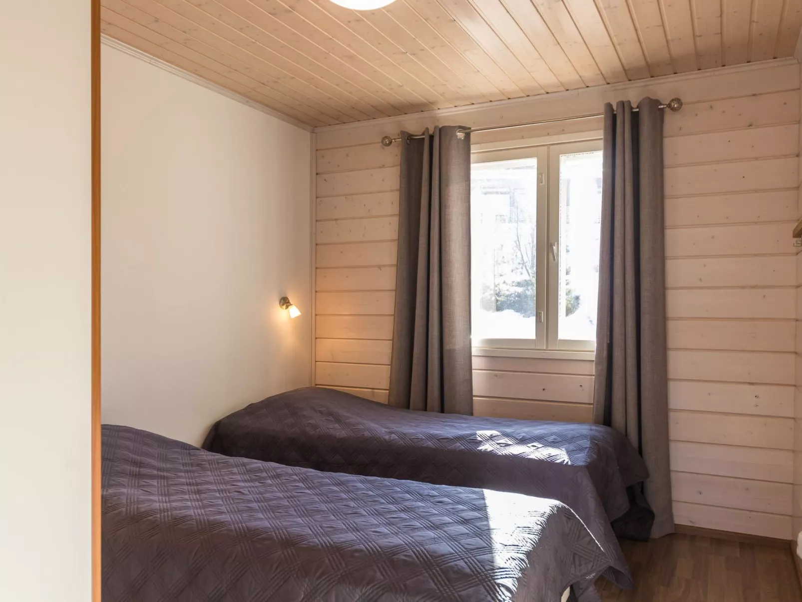 Hallan karhu b, paritalo-Inside