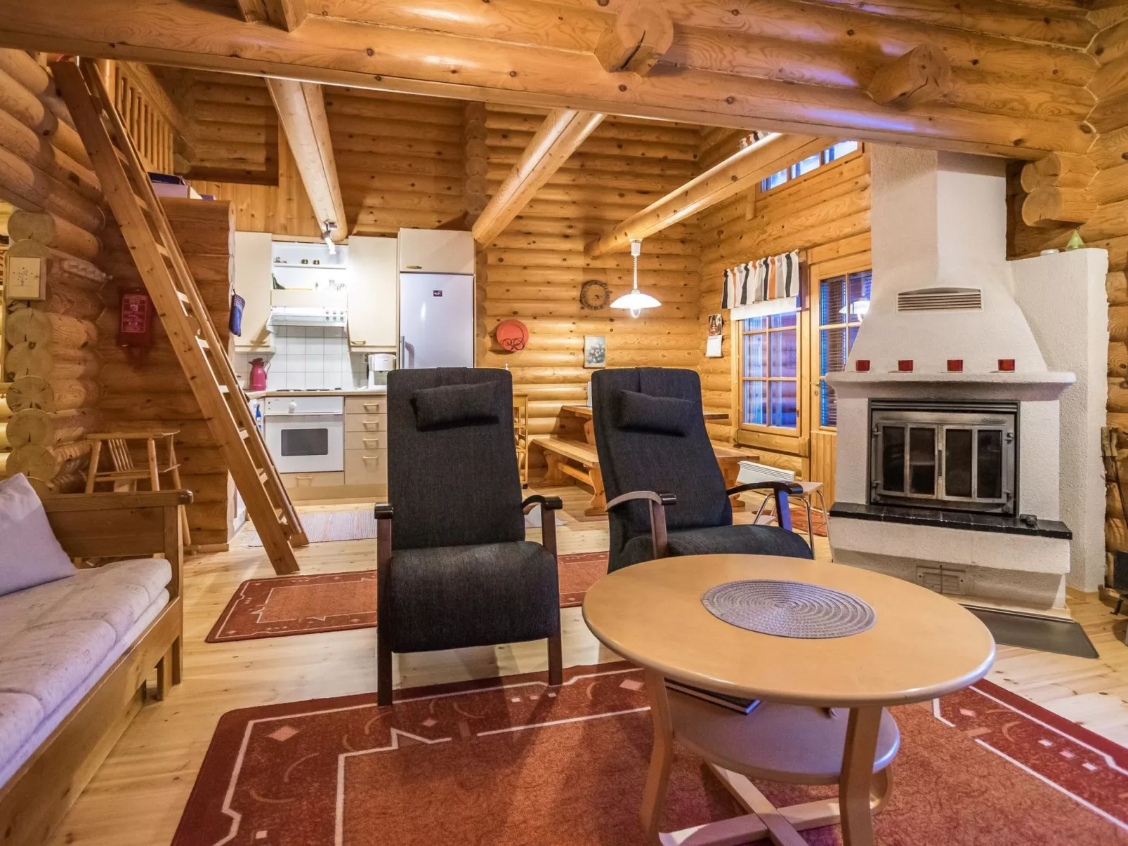 Kultapaljakka 3-Drinnen