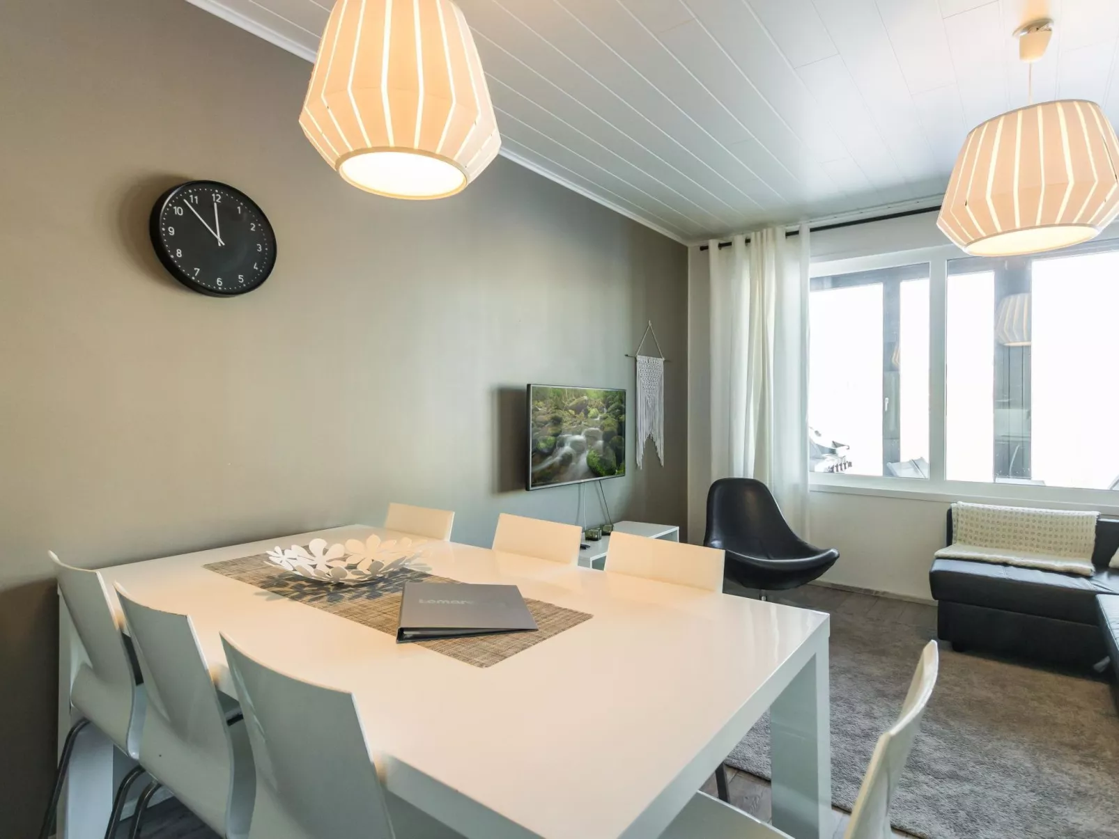 Sun&skivillas 5. (3mh)-Drinnen