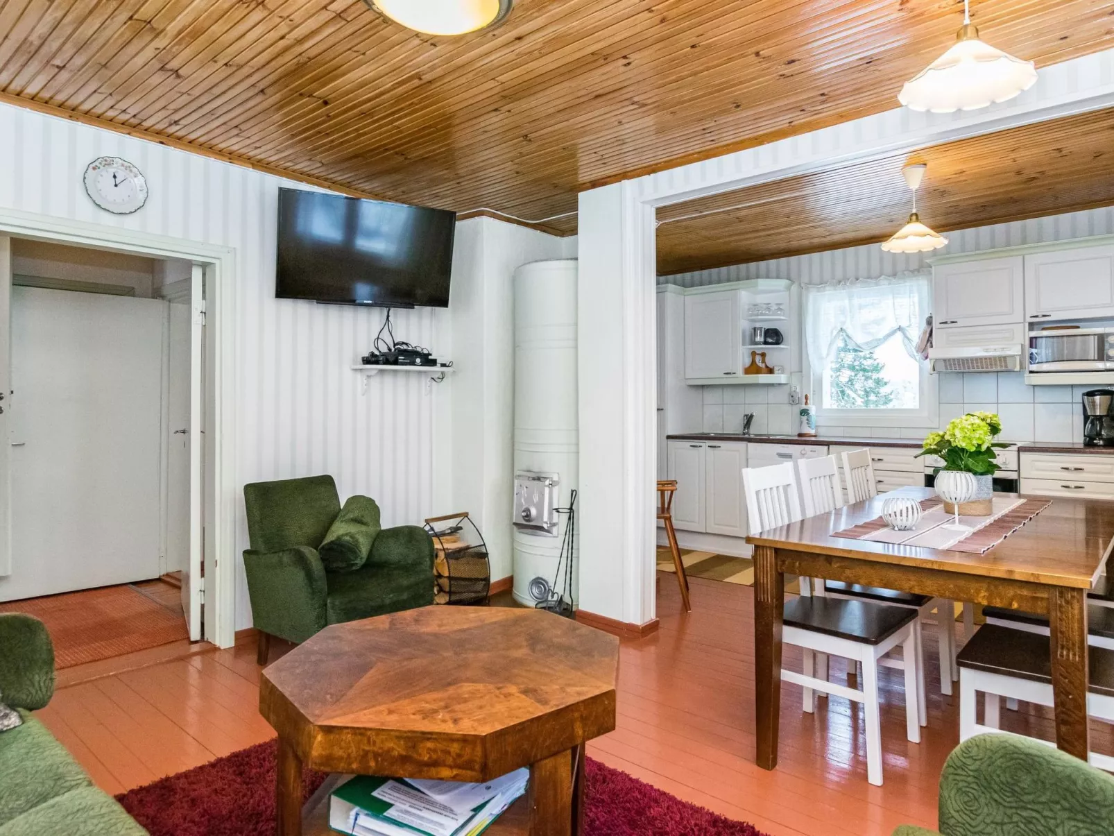 Wanha karminranta-Inside