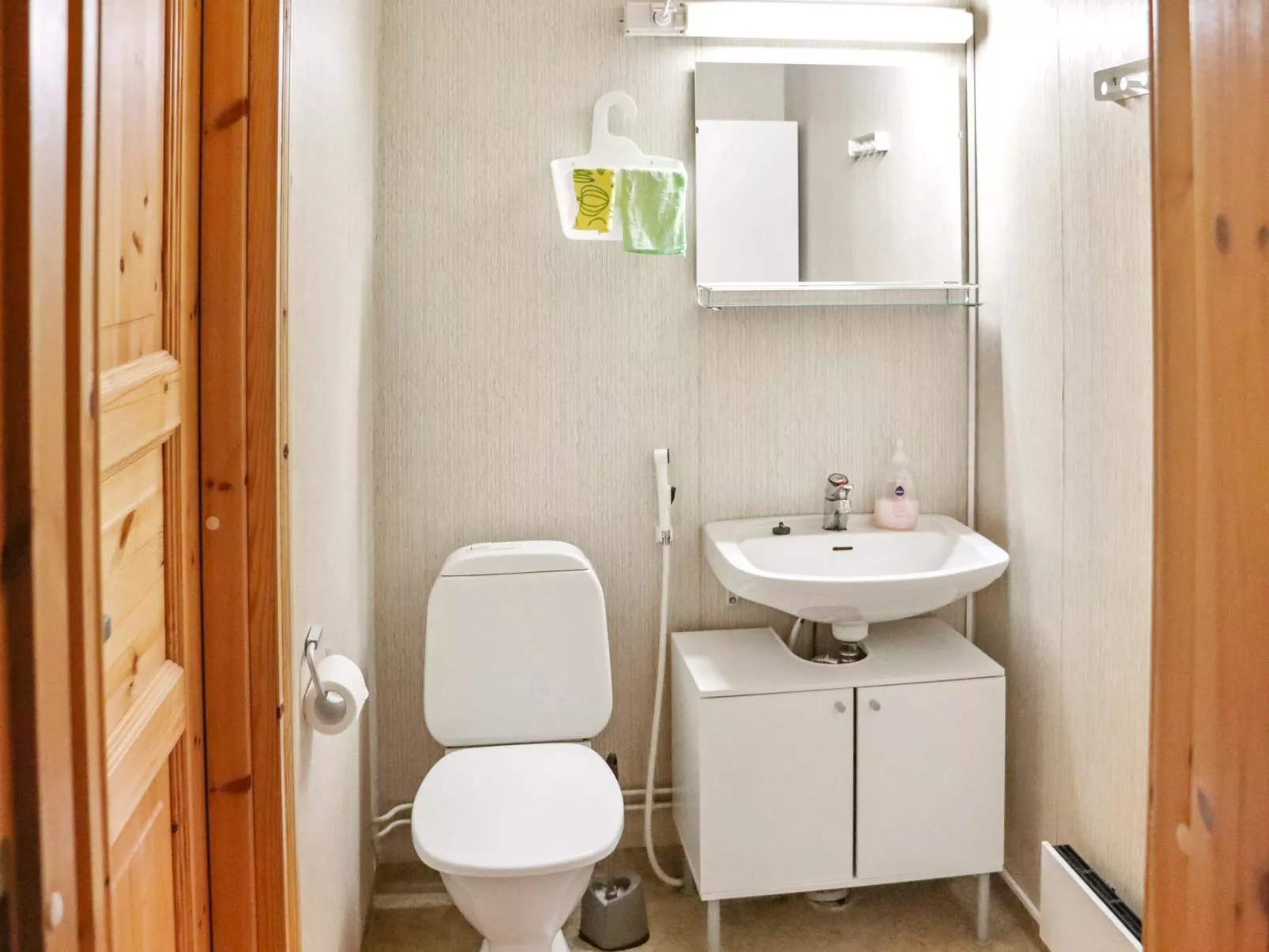 Paljakan pirtit a4-Drinnen