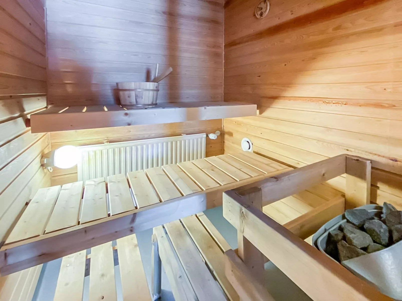 The cozy loggers suite-Inside