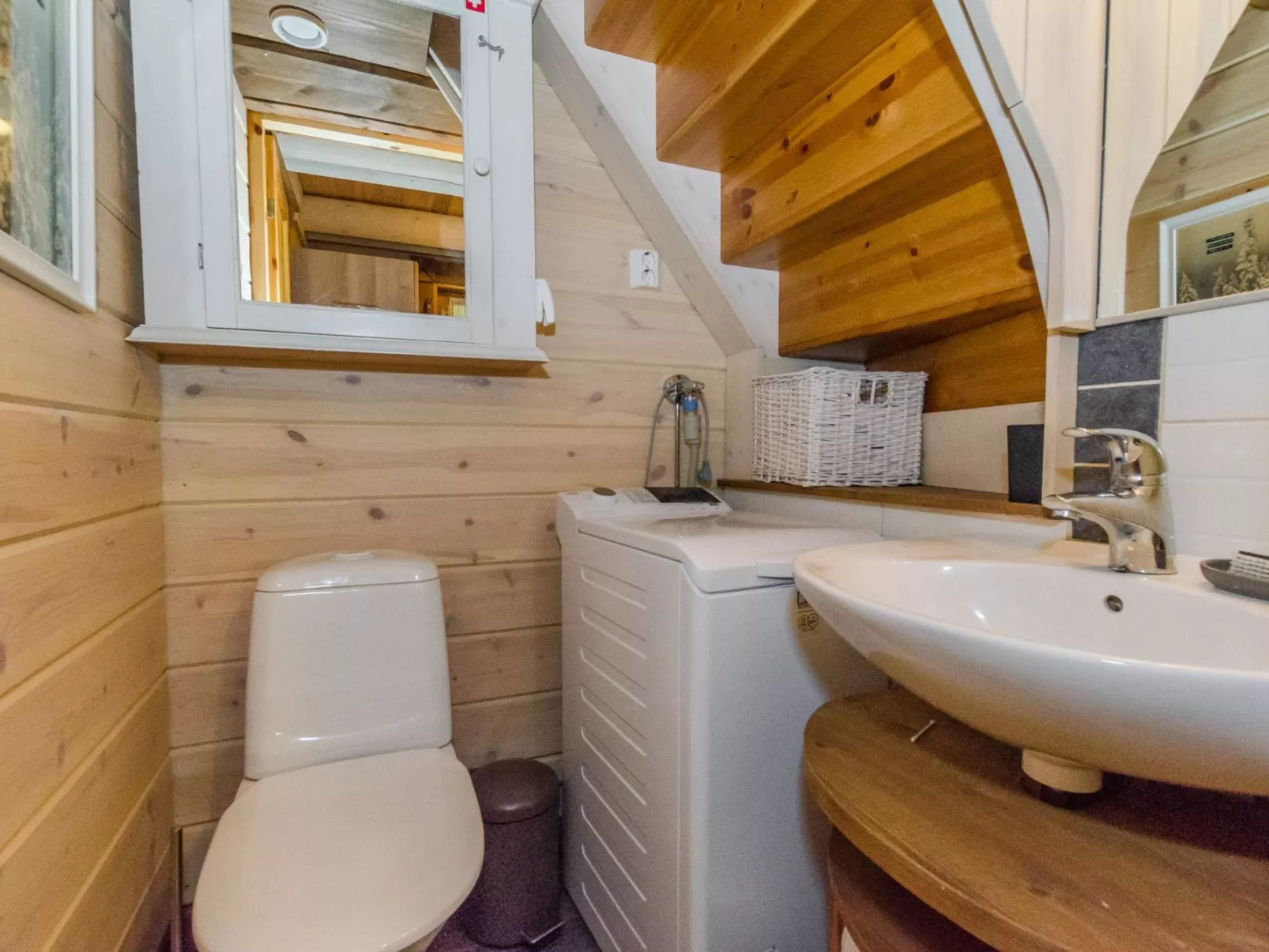 Pyöröpirtti-Inside