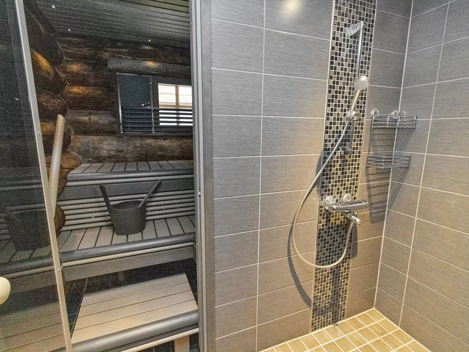 Agenttimajat 2-Dedans