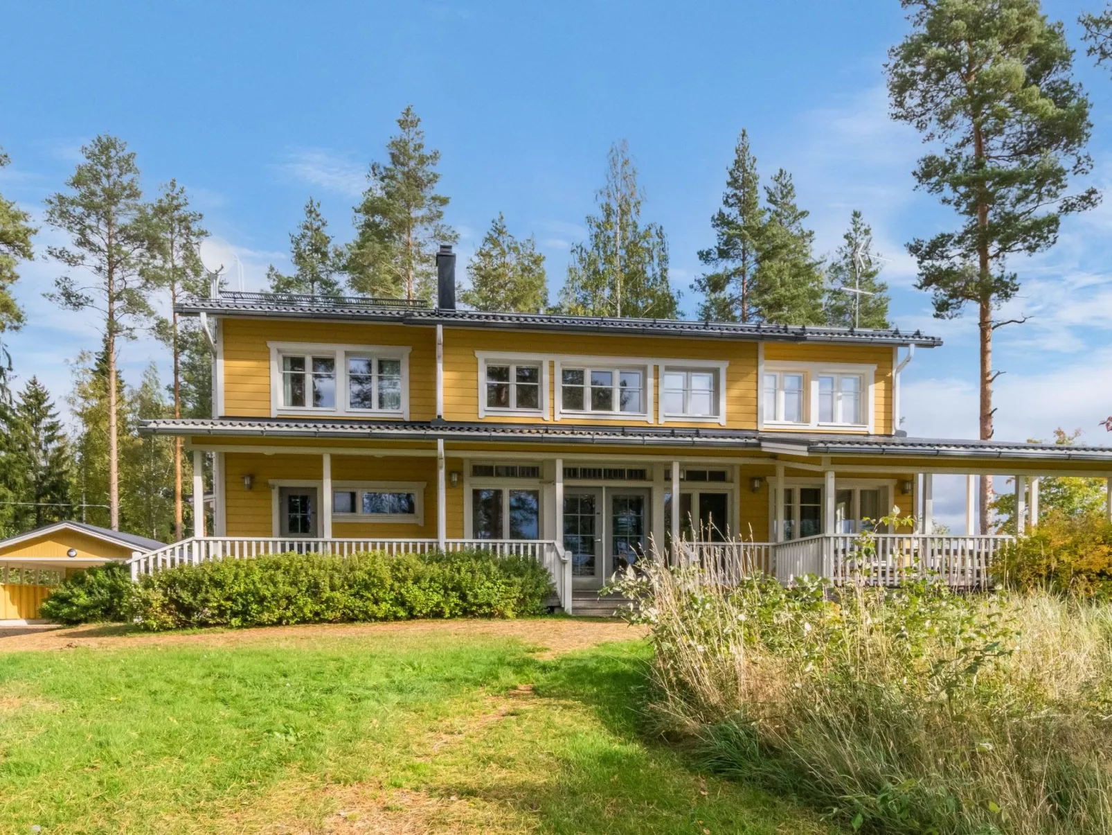 Kartanohuvila-Inside